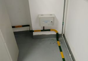 明敷防雷引下线近地端为什么要加以保护？
